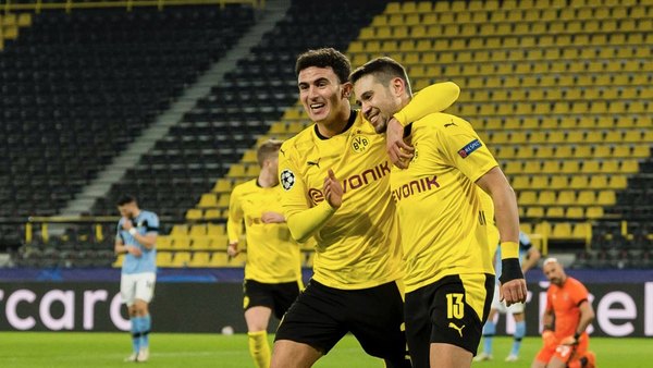 Dortmund empató ante Lazio y aseguró su paso a octavos