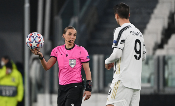 HOY / La Champions registra histórico arbitraje de una mujer