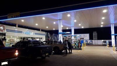 Motochorros simulan ser clientes y asaltan a playero - ABC en el Este - ABC Color