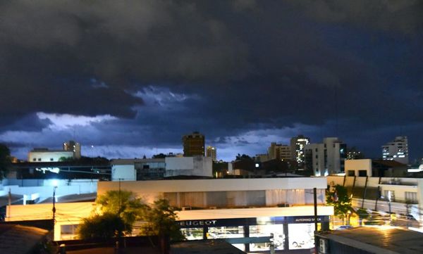 ANDE alista su “protocolo de emergencia”, mientras cientos de usuarios ya reclaman por cortes pretormenta - Nacionales - ABC Color