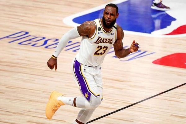 LeBron James extiende por dos años su contrato con los Lakers por 85 millones de dólares