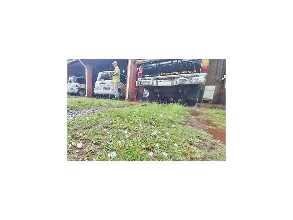 Destrozos tras fuerte lluvia con granizada
