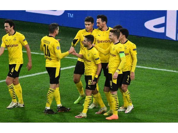 Dortmund aseguró su pasaje