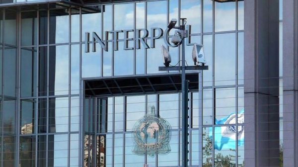 Interpol advierte sobre actividades ilegales en torno a las vacunas