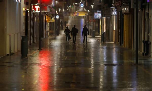 España extenderá el toque de queda nocturno en los días de celebraciones de Navidad y Año Nuevo