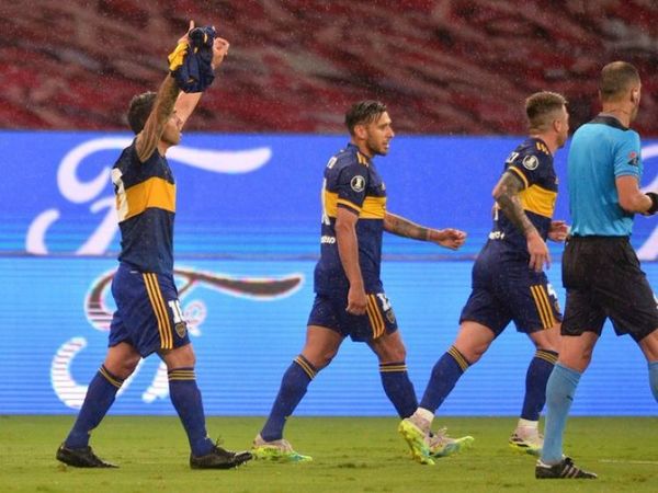 Tévez acerca a Boca a cuartos con un gol dedicado a Maradona