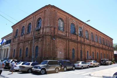 Funcionarios de la UCA pedirán intermediación de la Conferencia Episcopal ante despidos masivos de trabajadores