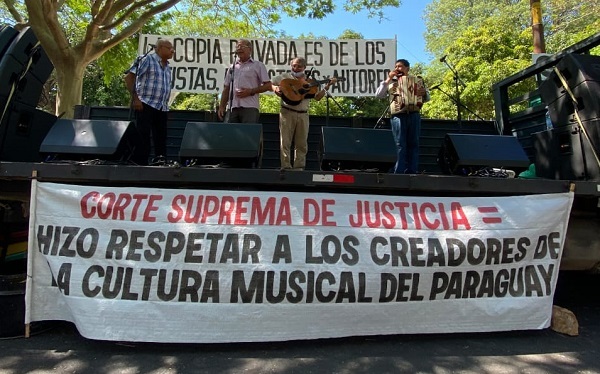 Artistas podrán cobrar por copias de sus obras, tras meses de lucha