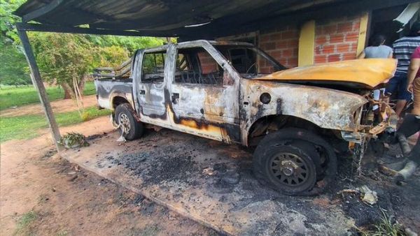 Vivienda se incendia con vehículo adentro en Paso Horqueta