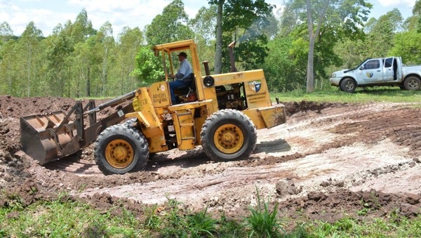 Reparan caminos en RI 3 Corrales - Noticiero Paraguay