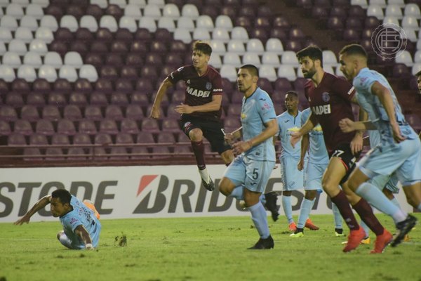 Lanús aplastó al Bolívar de Fidencio Oviedo en la Sudamericana