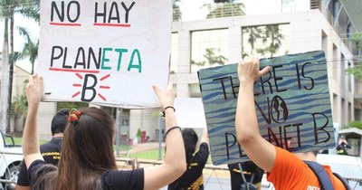 La Nación / Reúnen 12 mil firmas a favor de la ampliación de Ley de Deforestación Cero