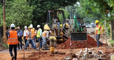 La Nación / Obras de alcantarillado en Fernando de la Mora avanzan al 80%