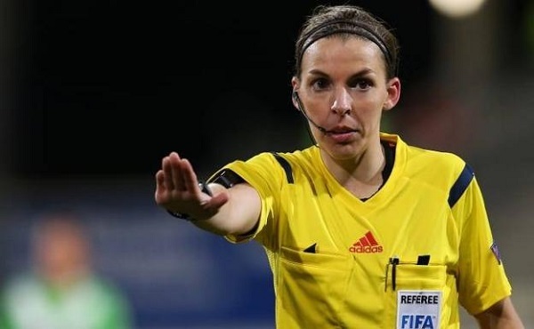 Stéphanie Frappart, la primera mujer en arbitrar un partido de Champions