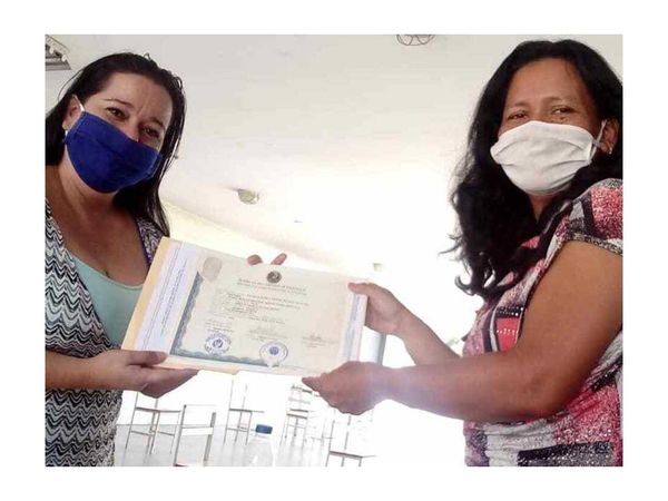 Padres morosos denuncian que no les dan las libretas