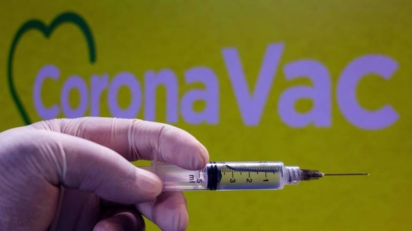 HOY / Brasil recibe material para preparar un millón de dosis de la vacuna china contra el COVID-19