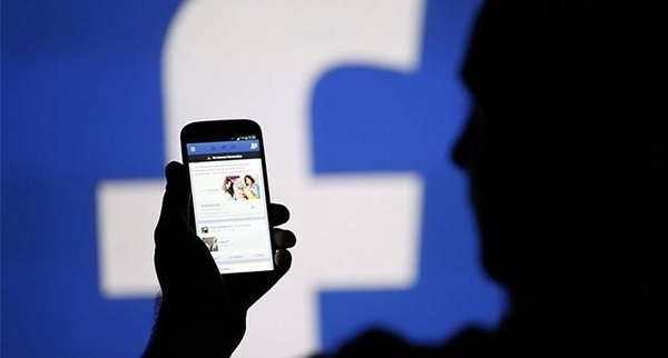 HOY / Facebook se compromete a eliminar 'fake news' sobre la vacuna contra el COVID-19