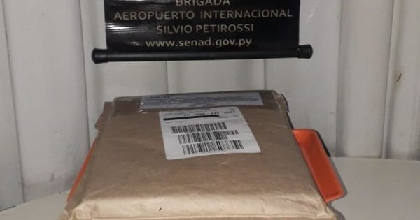 La Nación / Narco-ingenio: detectan cocaína impregnada en catálogo turístico