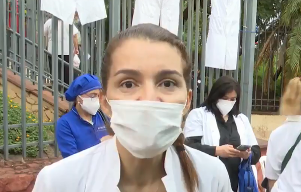 Médicos se manifiestan en su día