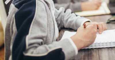 Dos hermanos pierden el año escolar por no tener computador ni Internet en la casa - C9N