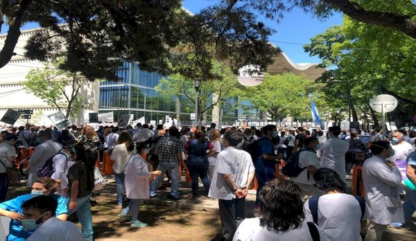 En plena protesta: Falleció un médico mientras participaba de una manifestación en Argentina - Megacadena — Últimas Noticias de Paraguay