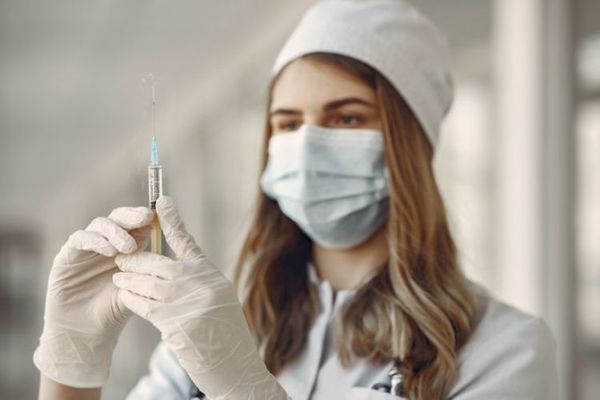 La vacuna Moderna confiere inmunidad durante al menos 3 meses, muestra un estudio