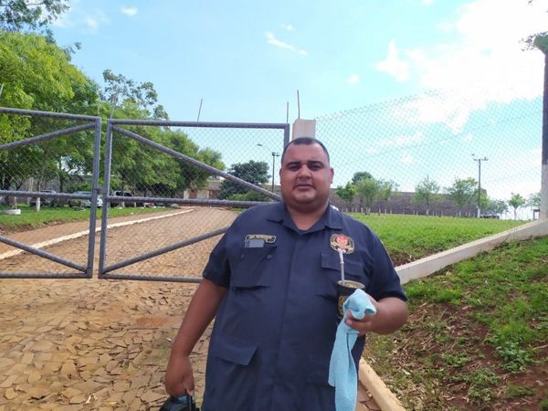 Reintegran a guardia en la cárcel de Itapúa tras amenazar con encadenarse