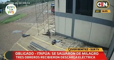 Video muestra cómo tres trabajadores recibieron descarga eléctrica