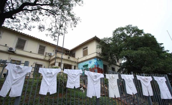 HOY / "No tenemos nada que festejar", dicen los médicos en su día
