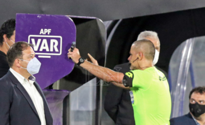 HOY / El VAR incide en el desarrollo del superclásico