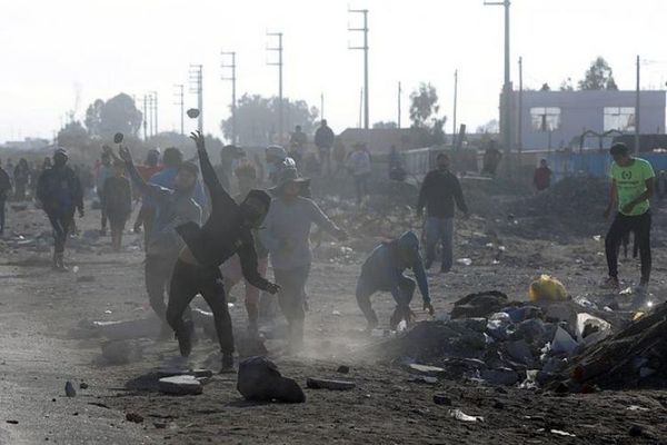 Protestas de trabajadores agrarios en Perú se extienden y dejan un muerto