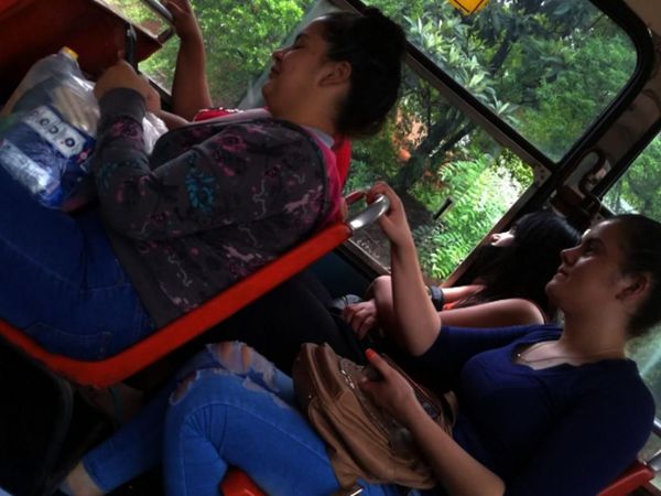 Covid sobre ruedas: Viajan en buses sin usar tapabocas