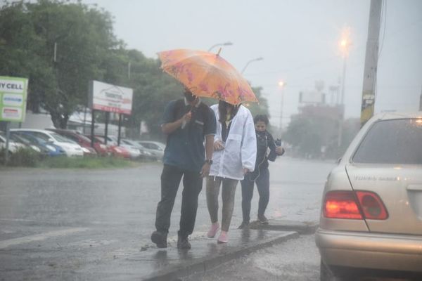 Anuncian una jornada con lluvias y tormentas - Nacionales - ABC Color