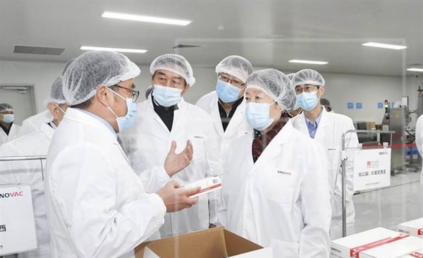 HOY / China aprobará la comercialización de 600 millones de vacunas este año