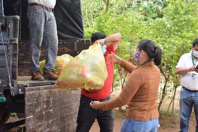 Gobierno asiste con víveres a familias pescadoras de Misiones | .::Agencia IP::.
