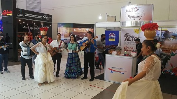 Elenco artístico municipal de CDE estuvo presente en evento de Foz