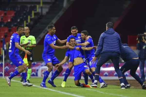 Cruz Azul de Escobar y Aguilar aplastó sin piedad a Pumas de Iturbe y González