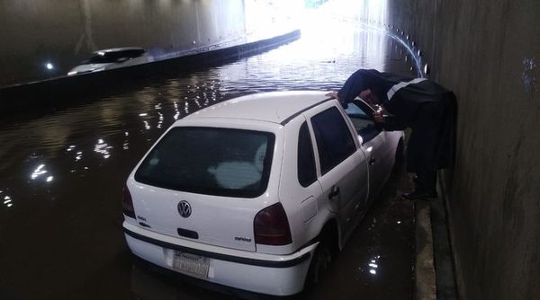 Bloquean el Superviaducto porque, una vez más, se inundó - Nacionales - ABC Color