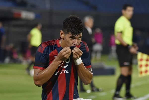 “En la familia la mayoría son olimpistas, pero ayer gritaron todos el gol de Cerro” - Cerro Porteño - ABC Color