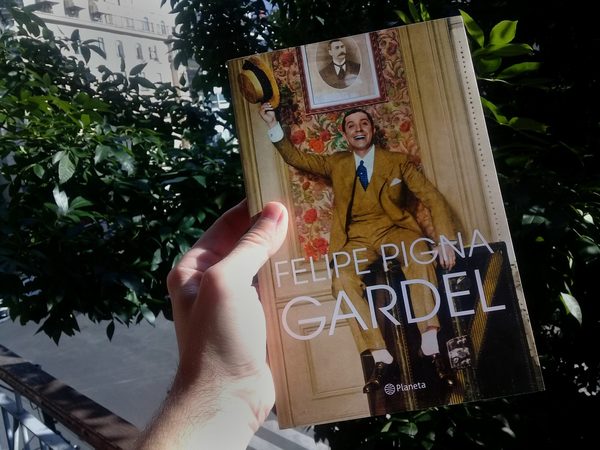 Un libro derriba "mitos" sobre Gardel: ni uruguayo ni muerto por un complot - MarketData