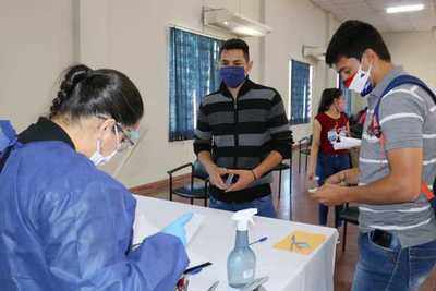 Beneficiarios de becas universitarias de Ñeembucú reciben segundo desembolso | .::Agencia IP::.