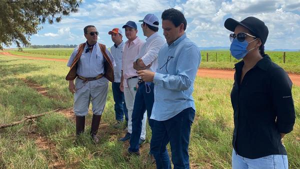 Empresarios de Ecuador visitaron cabañas paraguayas para importar más de un centenar de Brangus