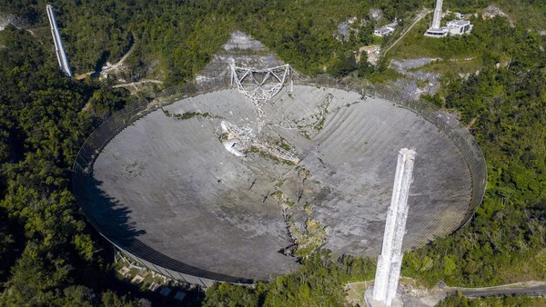 Momento en el que colapsa el histórico radiotelescopio de Arecibo en Puerto Rico » Ñanduti