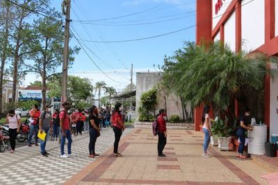Universitarios de Ñeembucú recibieron becas - Nacionales - ABC Color