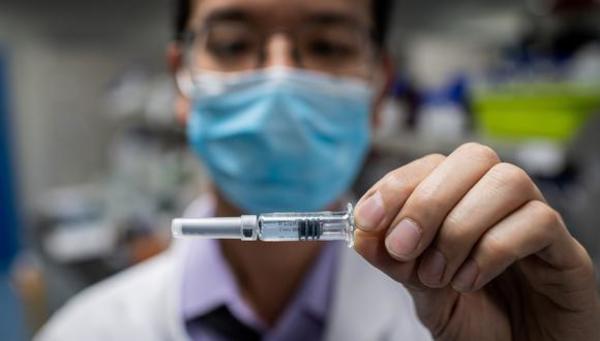 China prevé tener listas 600 millones de unidades de sus vacunas antes de fin de mes
