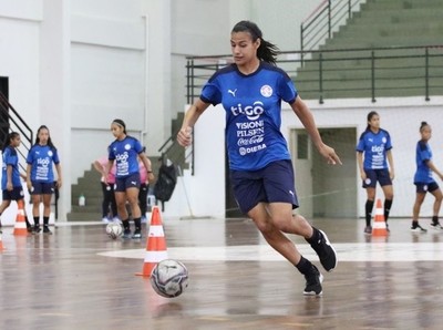 La Albirroja Juvenil activó en el parquet - APF