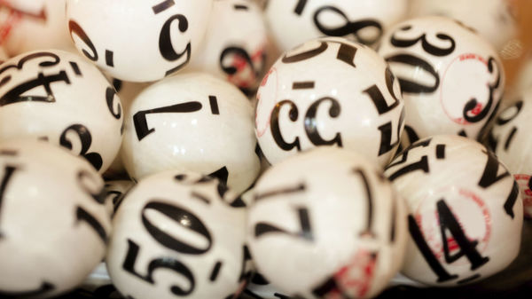 ¿Fraude o suerte? Noventa y nueve personas ganaron la lotería con extraña combinación