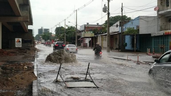 HOY / Alcantarillados colapsados y viaductos inundados en varias zonas de Asunción