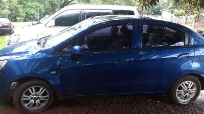 Abandonan vehículo denunciado como hurtado - ABC en el Este - ABC Color