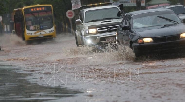 HOY / Calles inundadas tras lluvias: Asunción solo posee 23% de cobertura de desagüe pluvial